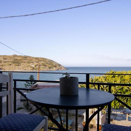 The Island House - Family Size Apt - Overlooking The Aegean - 3 Steps From The Beach Мохлос Экстерьер фото