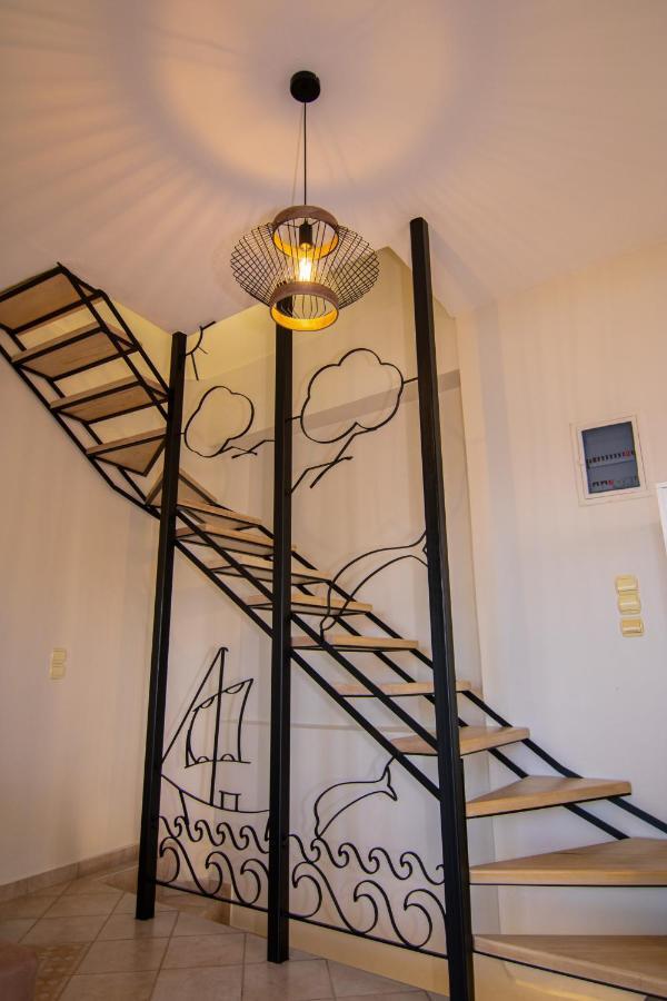 The Island House - Family Size Apt - Overlooking The Aegean - 3 Steps From The Beach Мохлос Экстерьер фото