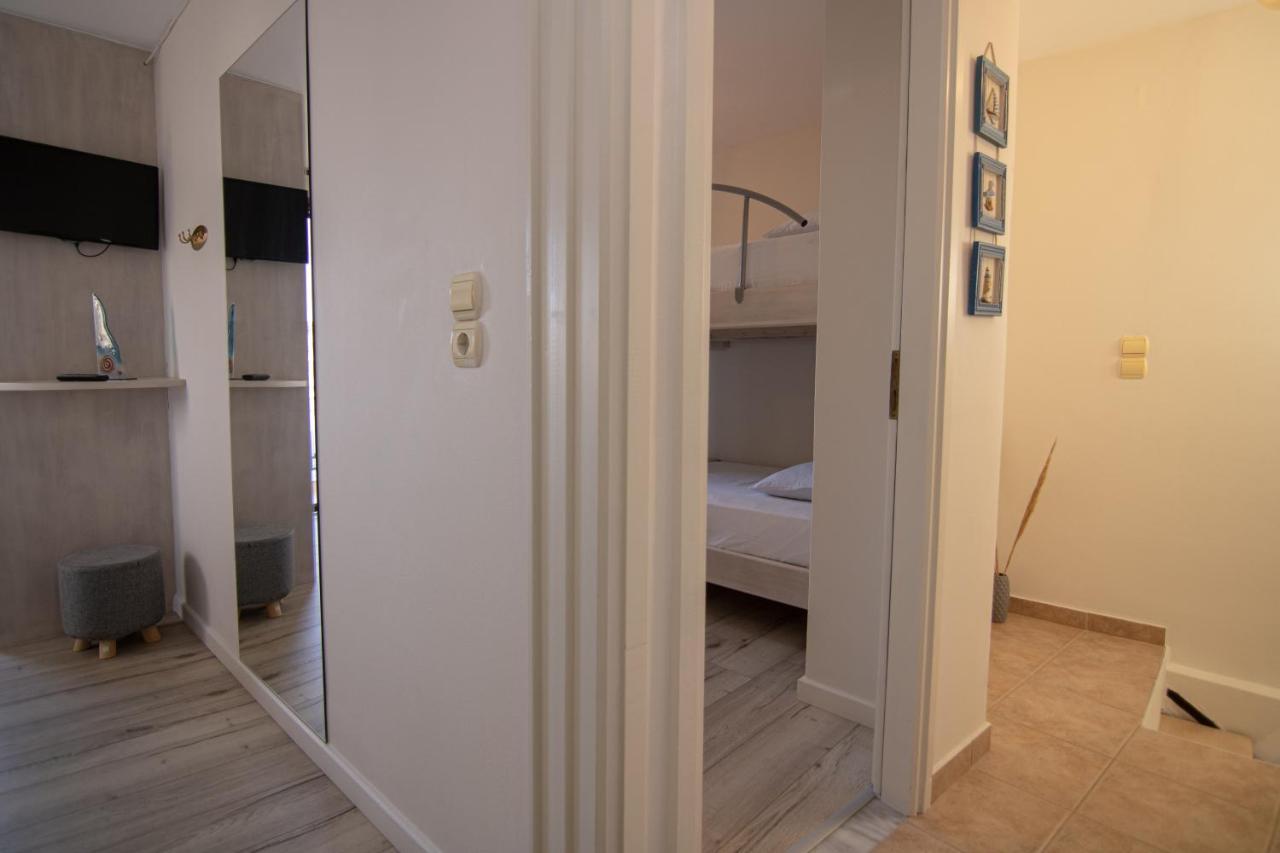 The Island House - Family Size Apt - Overlooking The Aegean - 3 Steps From The Beach Мохлос Экстерьер фото