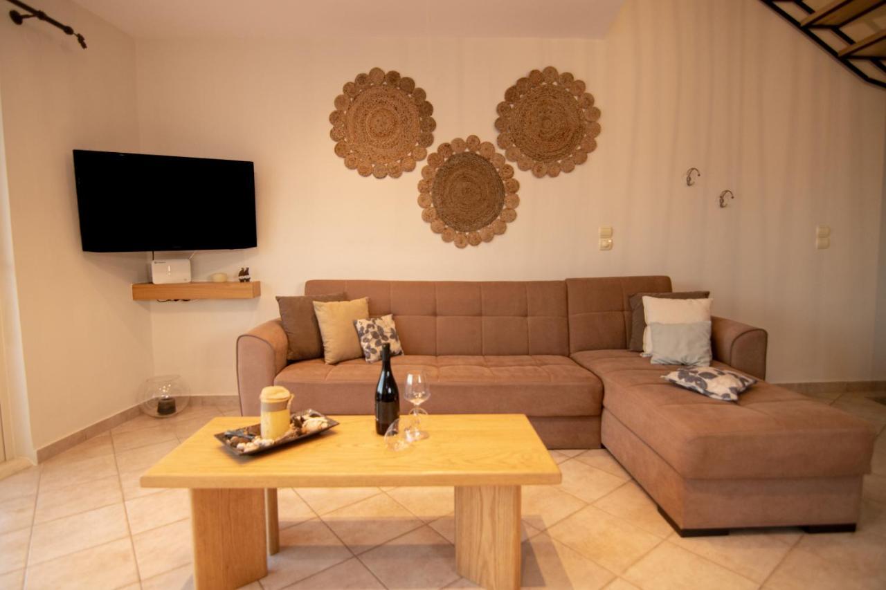 The Island House - Family Size Apt - Overlooking The Aegean - 3 Steps From The Beach Мохлос Экстерьер фото