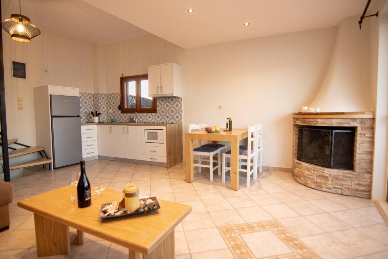 The Island House - Family Size Apt - Overlooking The Aegean - 3 Steps From The Beach Мохлос Экстерьер фото