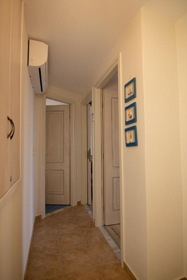 The Island House - Family Size Apt - Overlooking The Aegean - 3 Steps From The Beach Мохлос Экстерьер фото