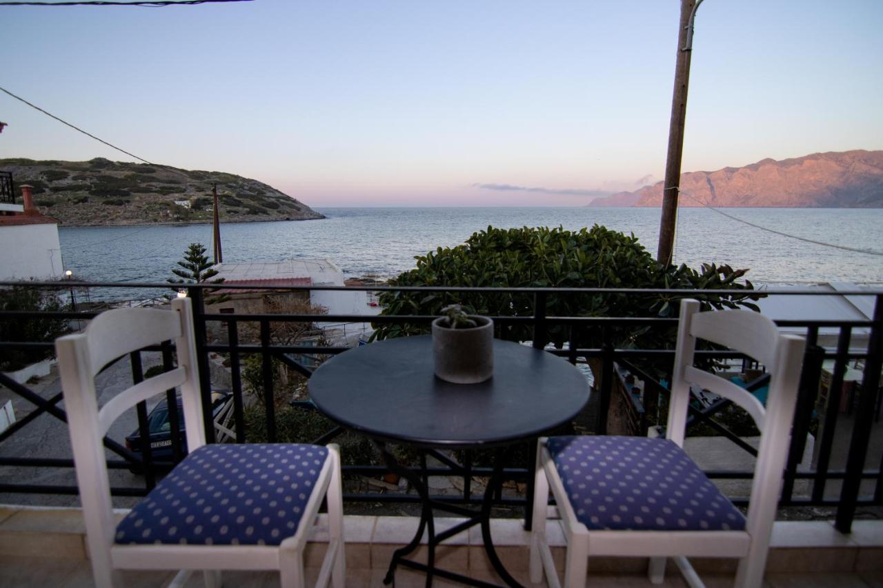 The Island House - Family Size Apt - Overlooking The Aegean - 3 Steps From The Beach Мохлос Экстерьер фото