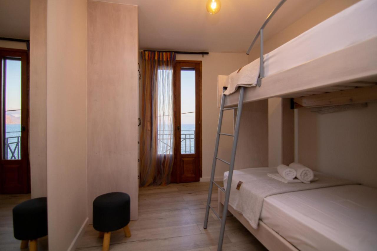 The Island House - Family Size Apt - Overlooking The Aegean - 3 Steps From The Beach Мохлос Экстерьер фото